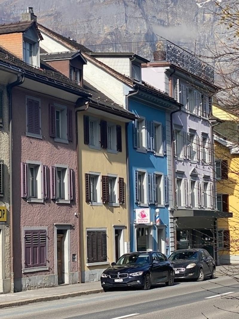 Gewerbeobjekt Airbnb in Glarus zu verkaufen (2)