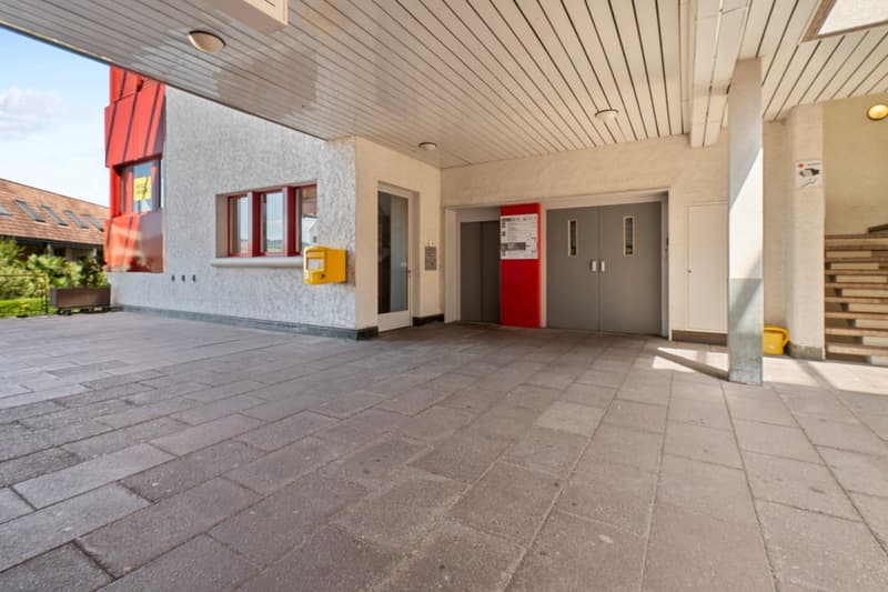 Appartement moderne 3.5 pièces avec balcon et garage à Buttikon SZ (2)