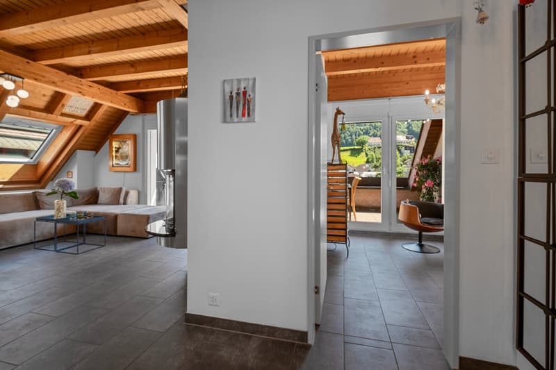 Appartement moderne 3.5 pièces avec balcon et garage à Buttikon SZ (12)