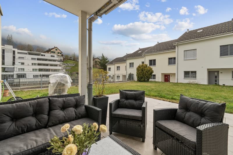 Modern 7.5-room single-family house with garden and terrace in Glarus (11)