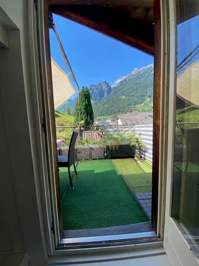 Charming 3-room apartment with fireplace in Schwanden GL (7)