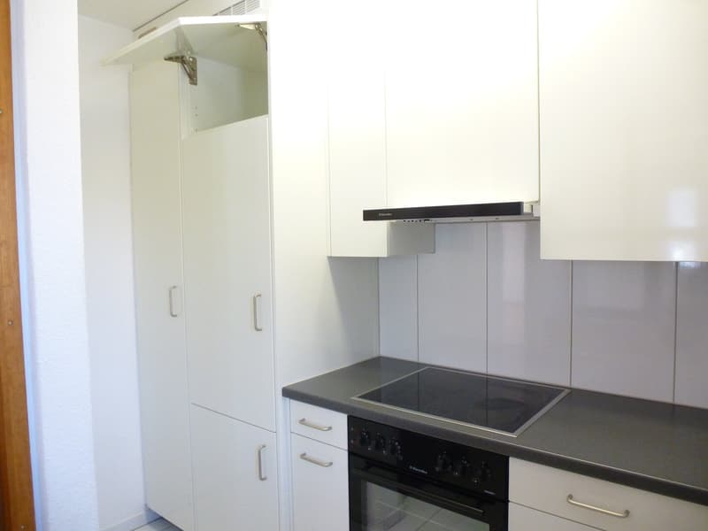 Appartement lumineux 2.5 pièces avec balcon à Glarus (3)