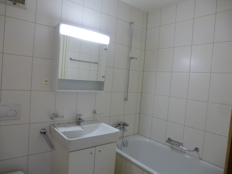 Appartement lumineux 2.5 pièces avec balcon à Glarus (8)