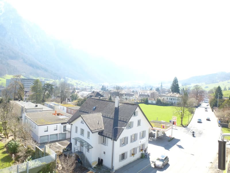 Appartement lumineux 2.5 pièces avec balcon à Glarus (9)