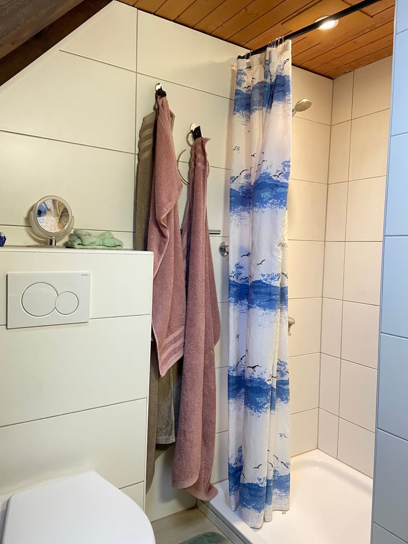 Charmante 3.5-Zimmer-Wohnung mit Balkon und Bergblick in Ennenda (6)