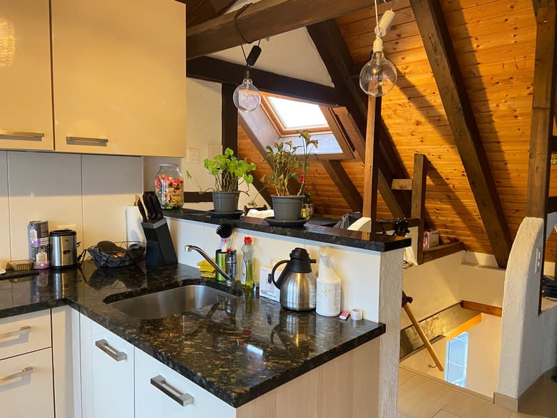 Charmante 3.5-Zimmer-Wohnung mit Balkon und Bergblick in Ennenda (2)