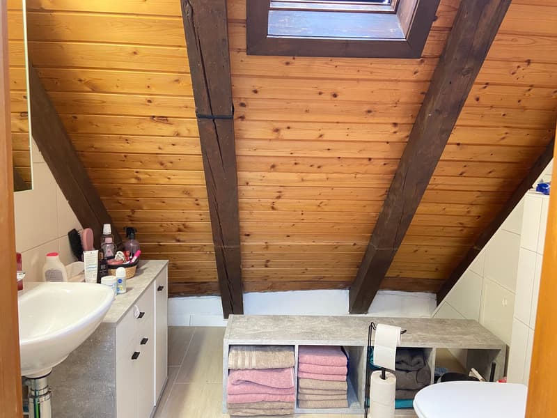 Charmante 3.5-Zimmer-Wohnung mit Balkon und Bergblick in Ennenda (5)