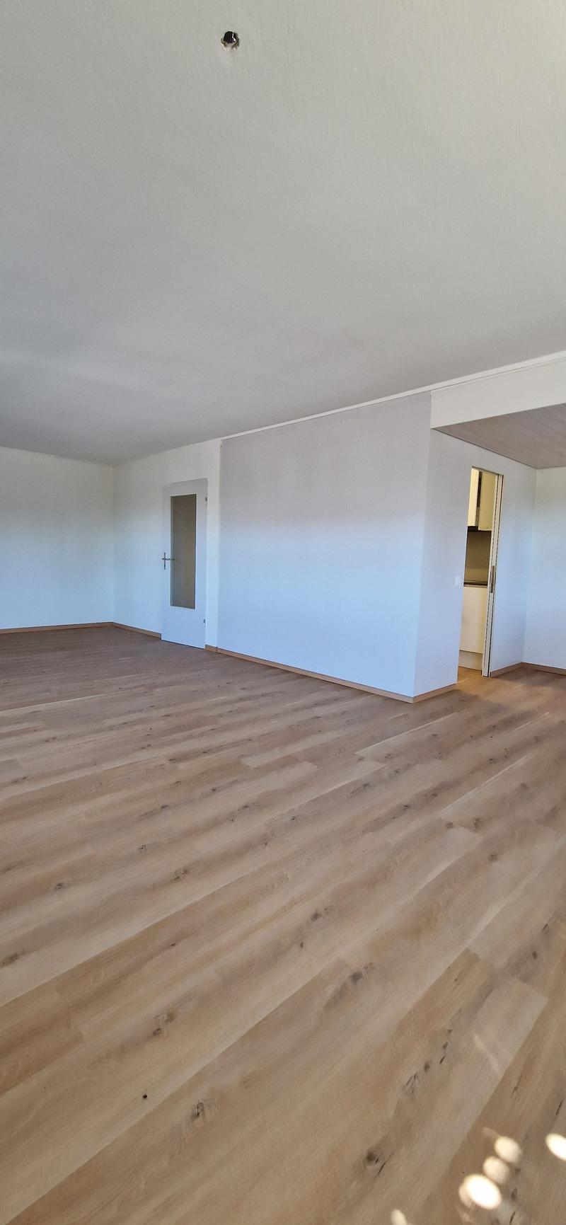 Appartement 4,5 pièces partiellement rénové près de la place du village (2)