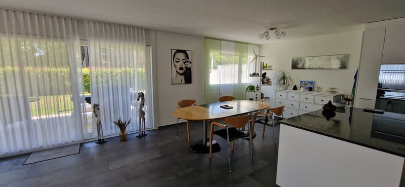 Appartement spacieux 4 1/2 pièces avec place assise dans le jardin (6)
