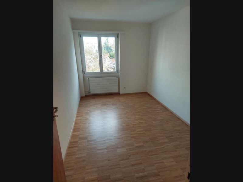 Spacious 3.5-room apartment with large balcony near the train station in Herzogenbuchsee (8)