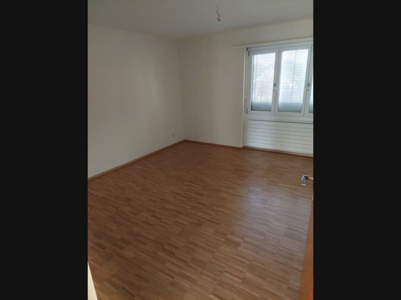 Spacious 3.5-room apartment with large balcony near the train station in Herzogenbuchsee (7)