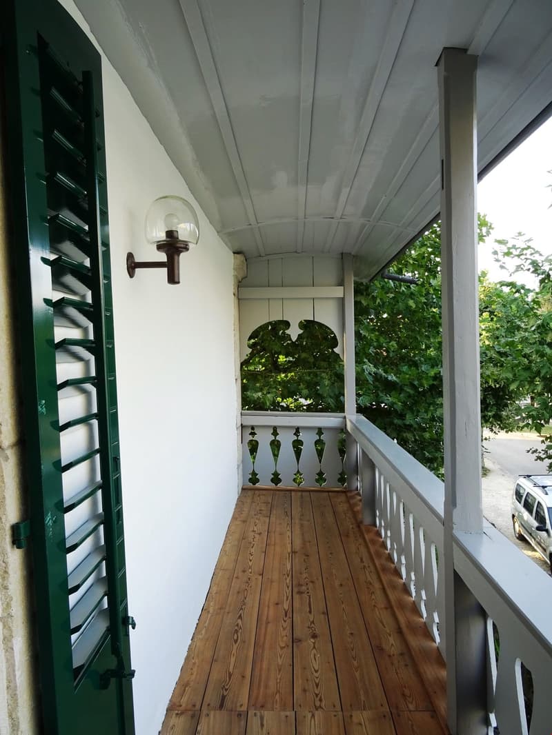 Balkon / Laube am Bach