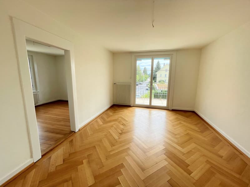 Schöne Altbauwohnung mit Charme an zentraler Lage (2)