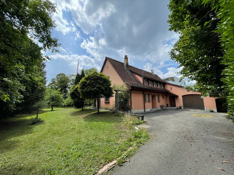 Stilvolles Landhaus mit grossem Umschwung (1)