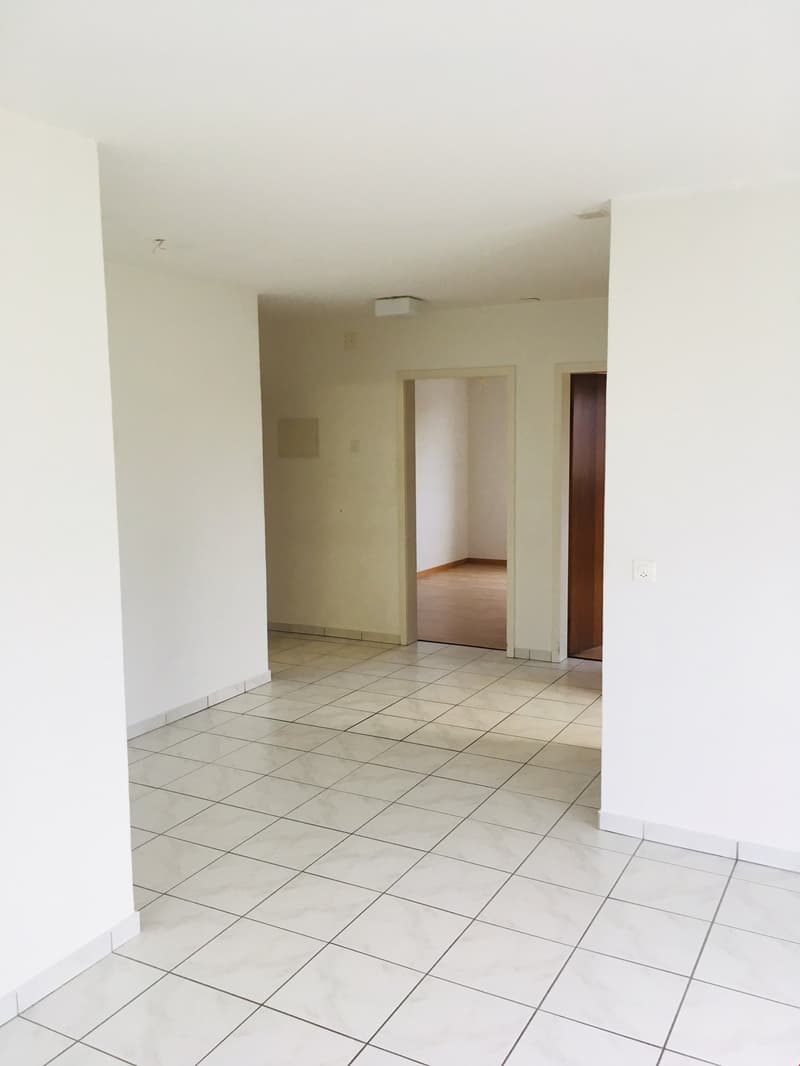Gemütliche und helle 3 1/2-Zimmerwohnung im Hochparterre mit grossem Eckbalkon (4)