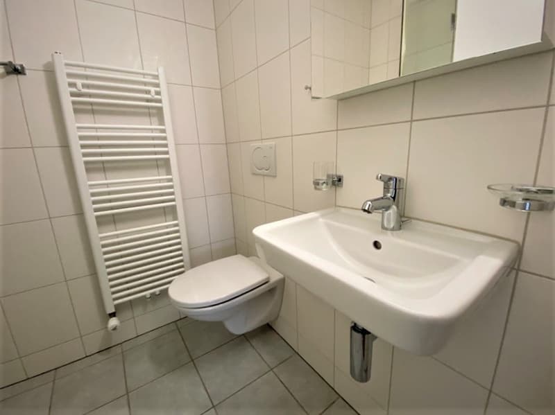Bad mit Dusche und WC