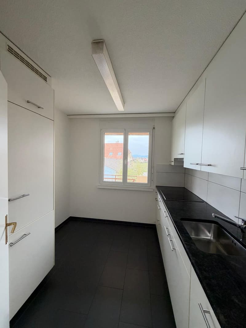 Sanierte 4.5-Zimmer-Wohnung mit Balkon in Bellach (3)