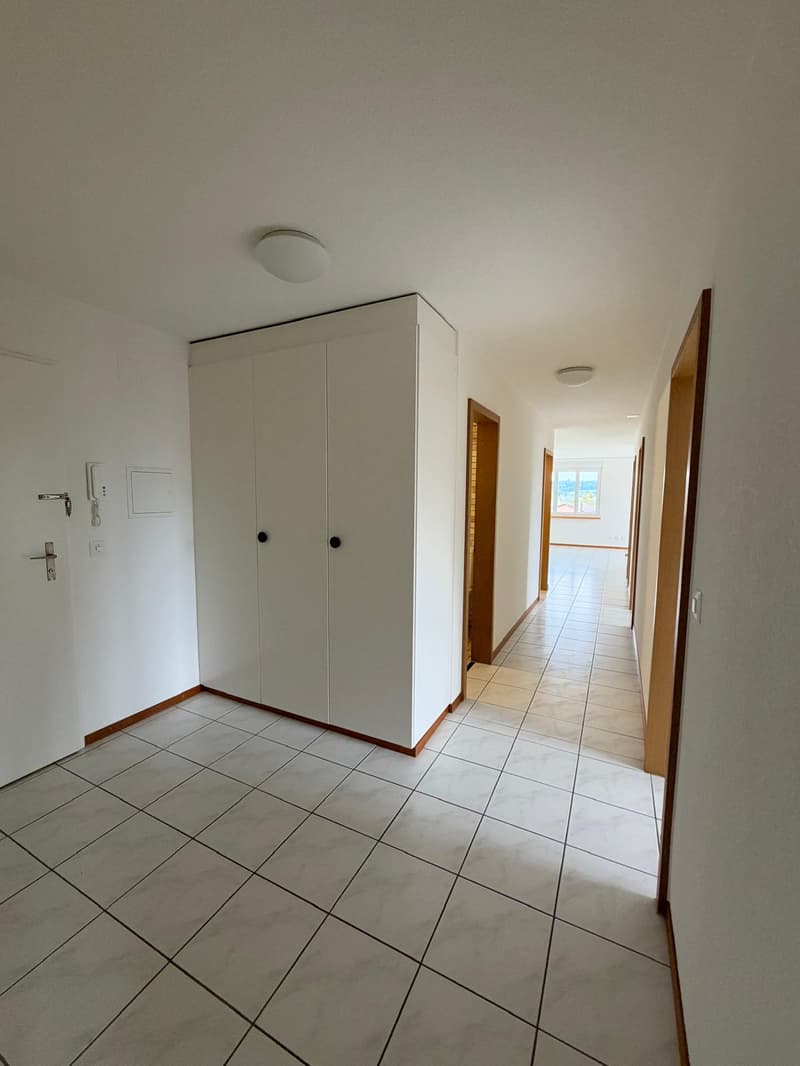 Sanierte 4.5-Zimmer-Wohnung mit Balkon in Bellach (6)