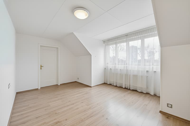 Elegant Semi-Detached House with Plenty of Space to Unfold (8)