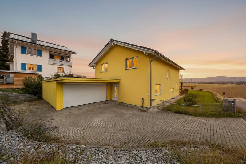 MODERN LIVING EXPERIENCE IN A POPULAR LOCATION (12)