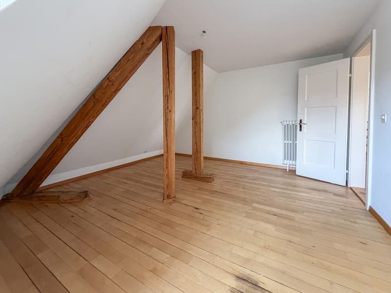 Charming 3.5-room attic apartment on two floors in the heart of Bern (6)