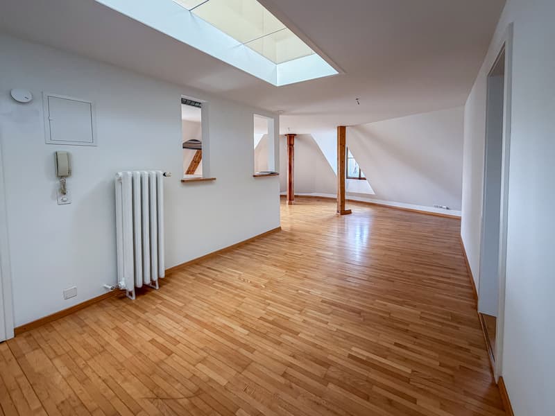 Charming 3.5-room attic apartment on two floors in the heart of Bern (5)