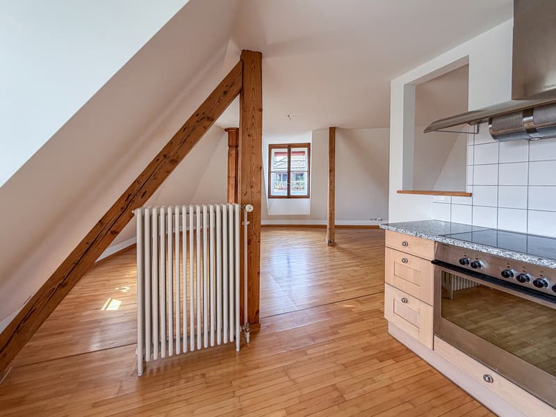 Charming 3.5-room attic apartment on two floors in the heart of Bern (3)