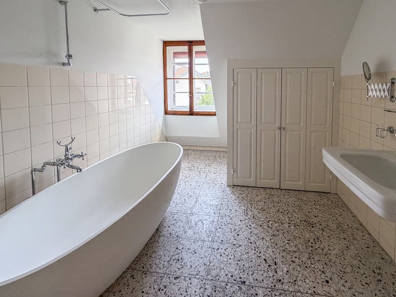Charming 3.5-room attic apartment on two floors in the heart of Bern (9)