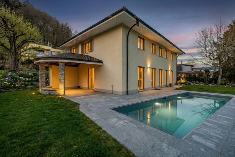 EXCLUSIVE RESIDENTIAL JEWEL WITH STYLE, ELEGANCE, AND POOL (11)
