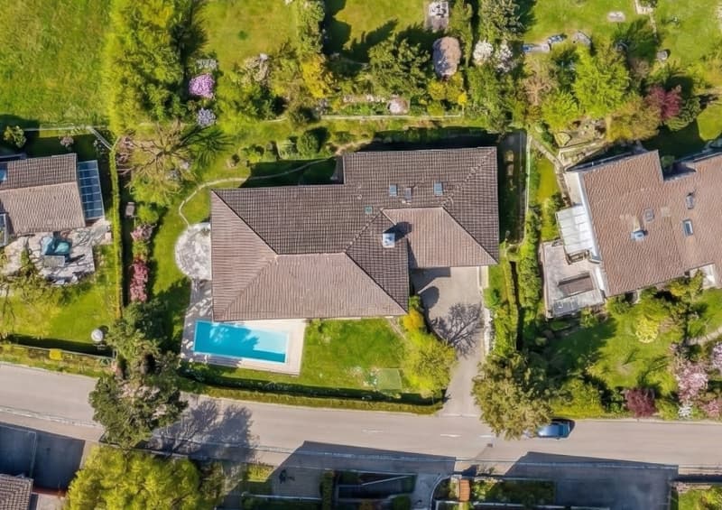 EXCLUSIVE RESIDENTIAL JEWEL WITH STYLE, ELEGANCE, AND POOL (12)