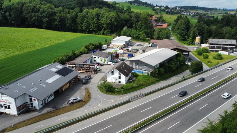 VIELFÄLTIGE LIEGENSCHAFT: EXKLUSIV FÜR GEWERBENUTZUNG (12)