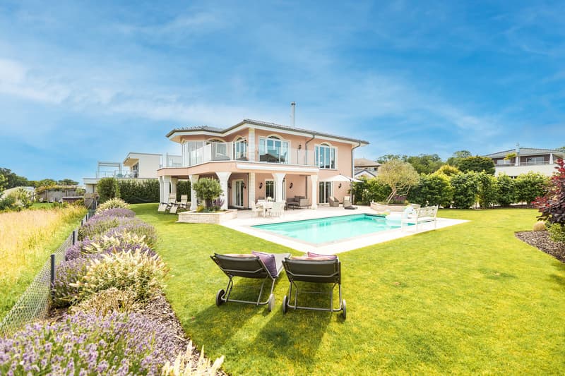 FERIENGEFÜHLE: VILLA MIT SICHT AUF DEN NEUENBURGERSEE (8)