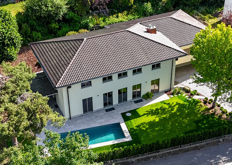 EXKLUSIVES WOHNJUWEL MIT STIL, ELEGANZ UND POOL (1)
