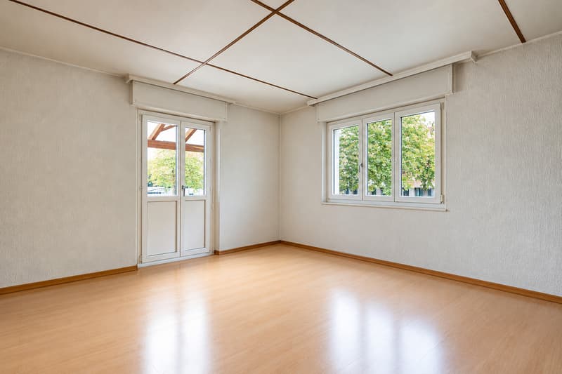 FREISTEHENDES HAUS MIT ZWEI WOHNUNGEN UND POTENZIAL (2)
