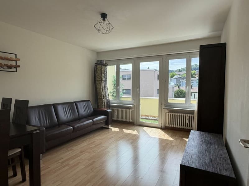 Appartamento di 3.5 locali con balcone e parcheggio esterno (6)