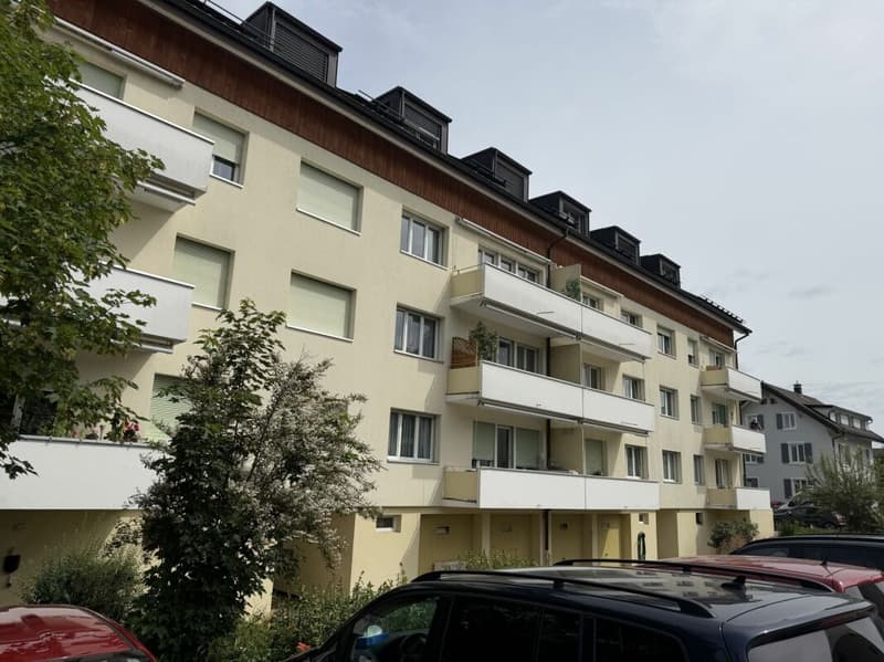 Appartamento di 3.5 locali con balcone e parcheggio esterno (2)