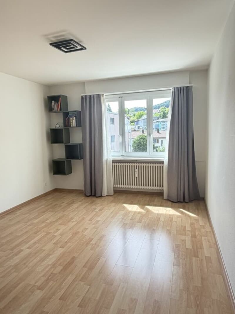 Appartamento di 3.5 locali con balcone e parcheggio esterno (9)