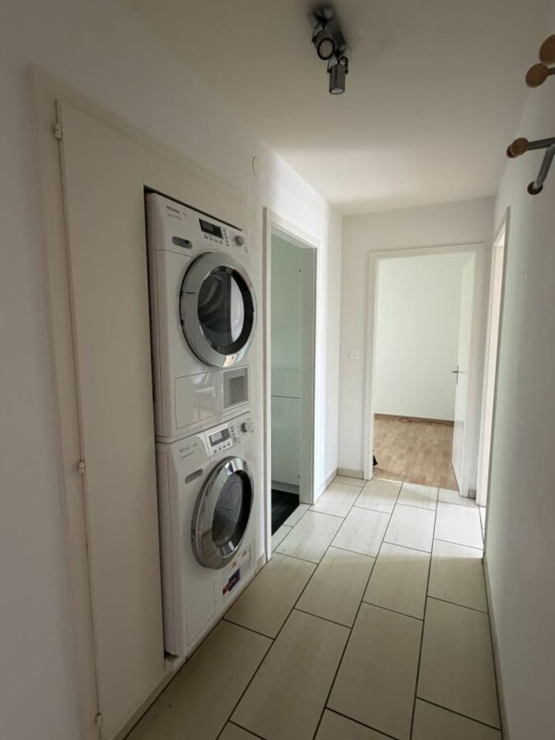 Appartamento di 3.5 locali con balcone e parcheggio esterno (5)