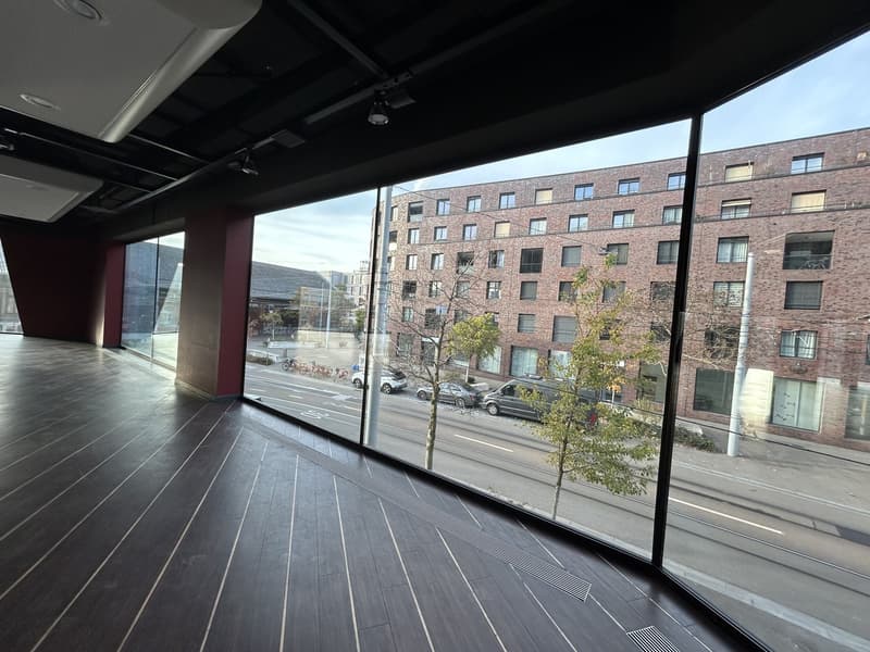Spazio commerciale attraente nel Voltacenter - nel cuore di St. Johann (2)