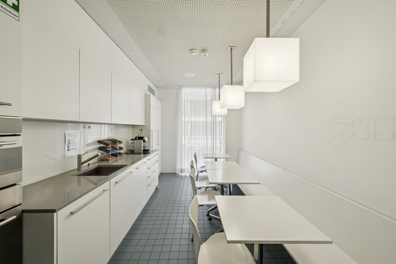 Bureaux rénovés de haute qualité dans un emplacement central (9)