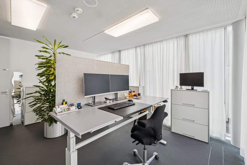 Bureaux rénovés de haute qualité dans un emplacement central (7)