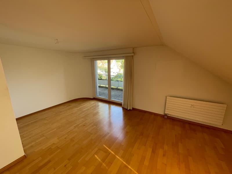 Tolle 4.5-Zimmer-Dachwohnung mit Terrasse inklusive eigener Garage (5)