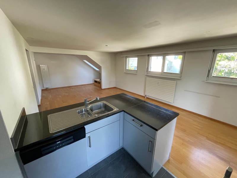 Tolle 4.5-Zimmer-Dachwohnung mit Terrasse inklusive eigener Garage (2)