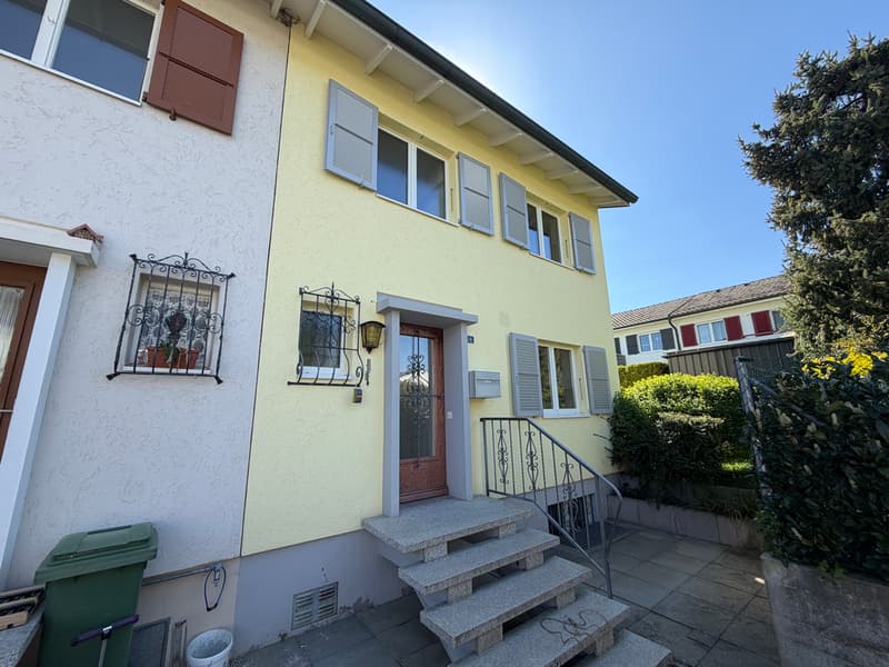 Newly renovated 4.5-room corner row house (2)