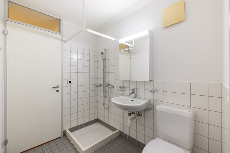 Badezimmer mit Dusche