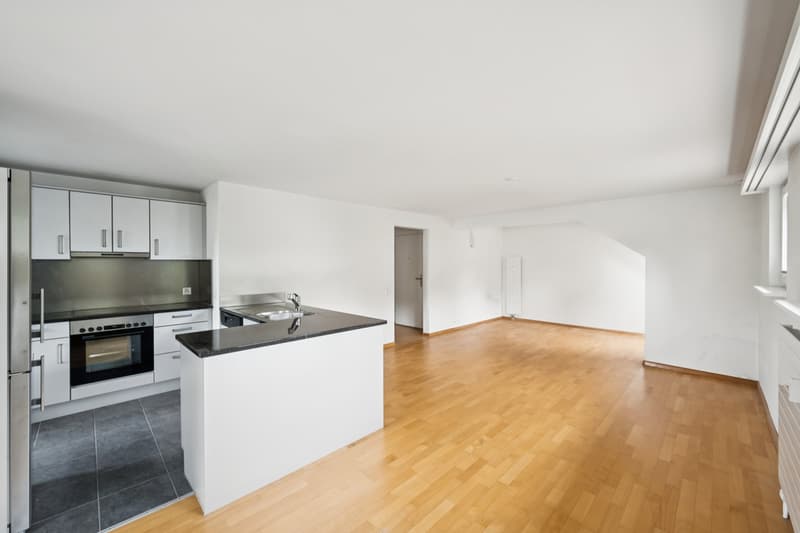 Wunderschöne 4.5-Zimmer-Dachwohnung - in der Nähe der ISB (3)