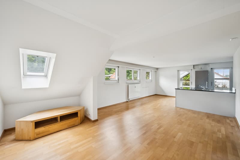 Wunderschöne 4.5-Zimmer-Dachwohnung - in der Nähe der ISB (2)