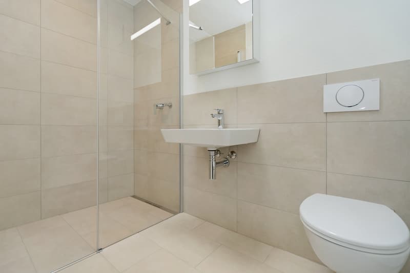 Badezimmer mit Duschwanne