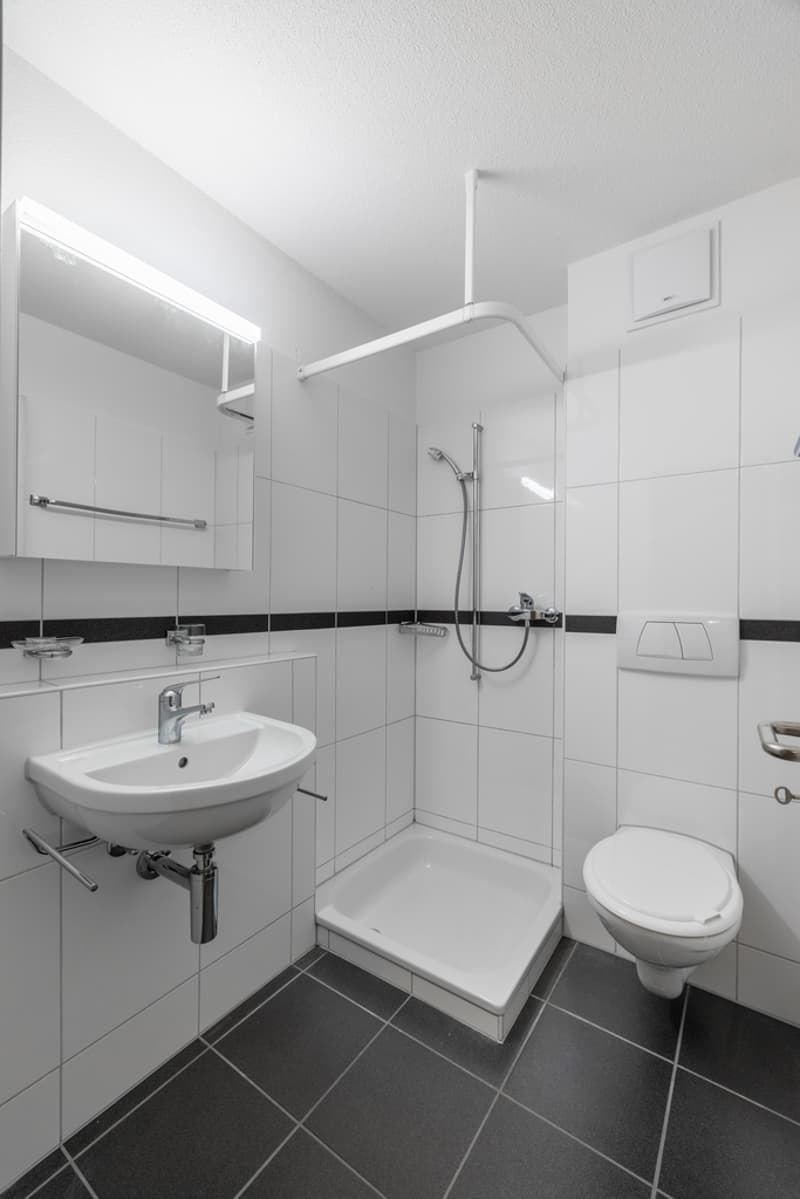Badezimmer mit Dusche