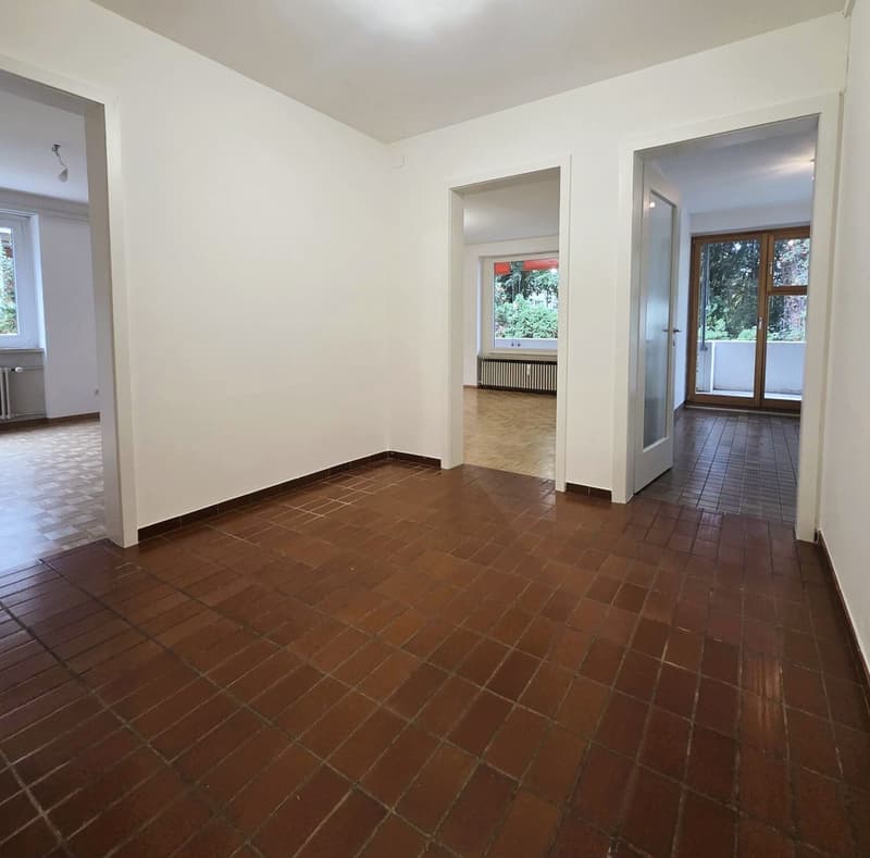 Grosszügige 4-Zimmer-Wohnung mit zwei Balkonen auf dem Bruderholz (8)